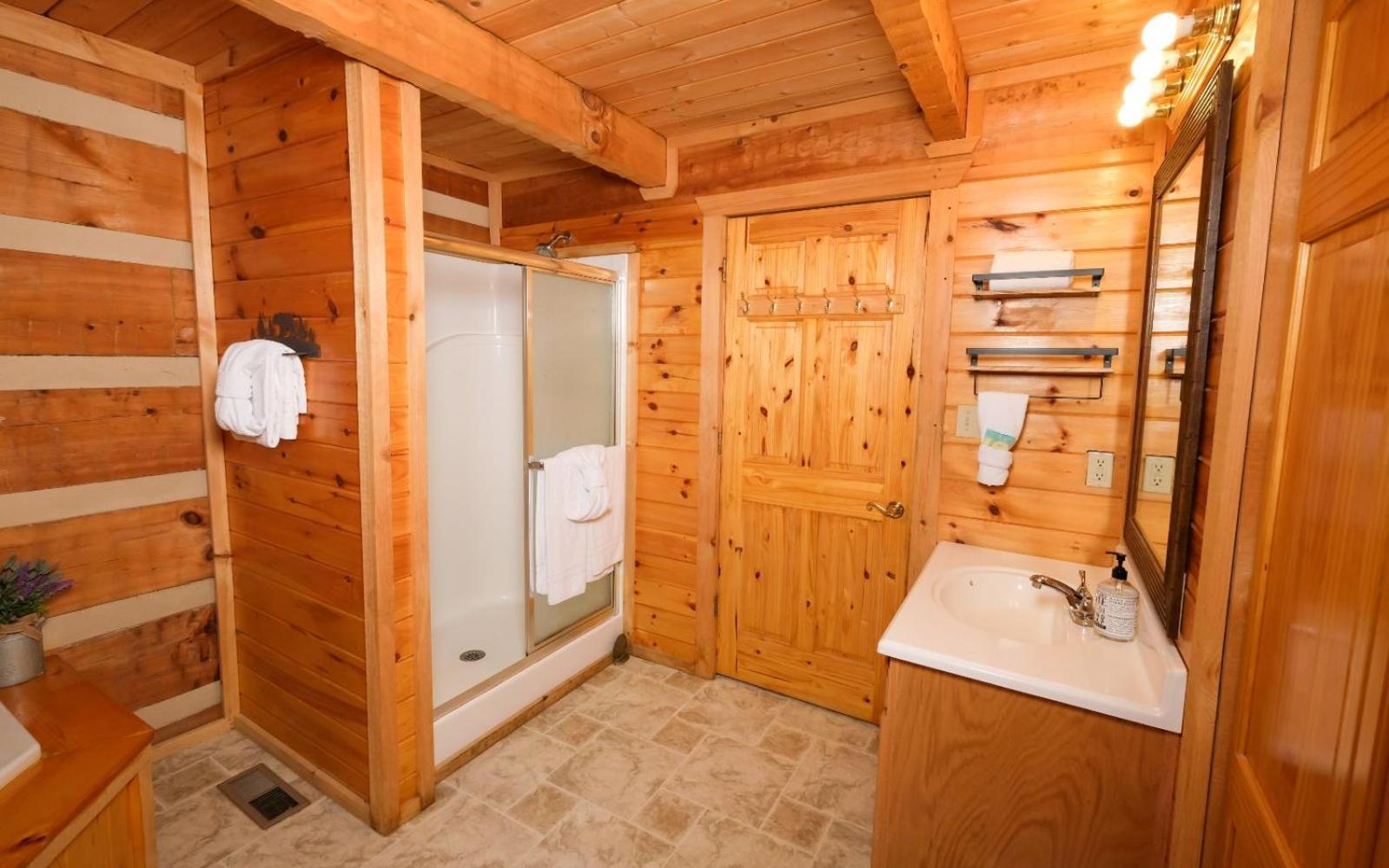 Laughing Bear Villa Pigeon Forge