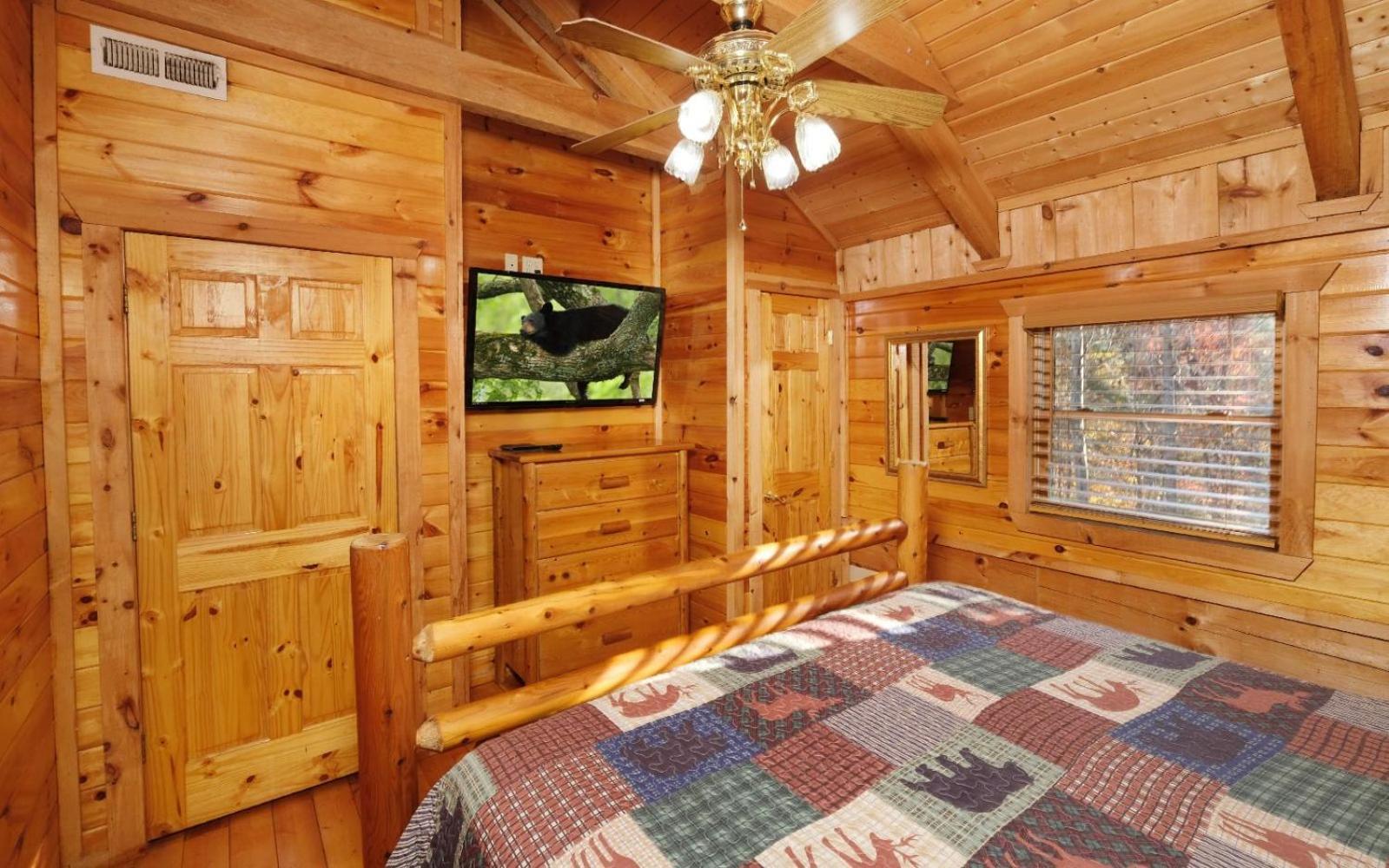 Laughing Bear Villa Pigeon Forge